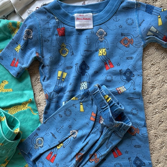 Bundle of (9) Hanna Andersson Short John Pajama Sets, SIZE 4 - Picture 5 of 12